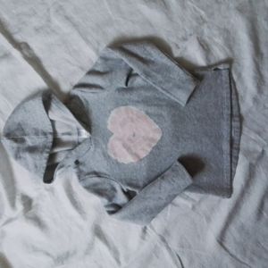 Carter’s kid fleece hoodie sweatshirt with sparkly heart, size 6
